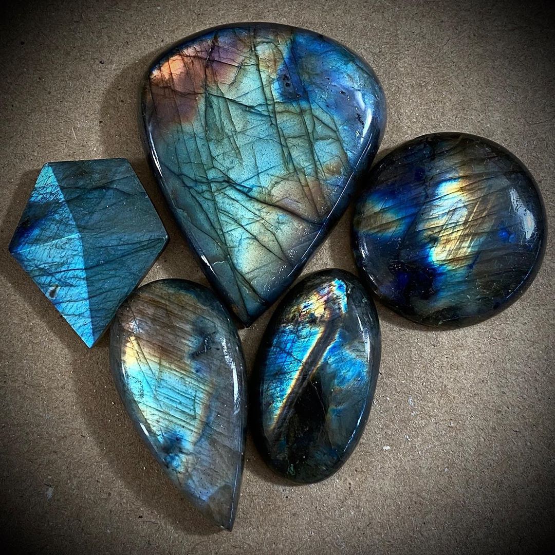 Labradorite protection psychique et clairvoyance pour médium intuitif